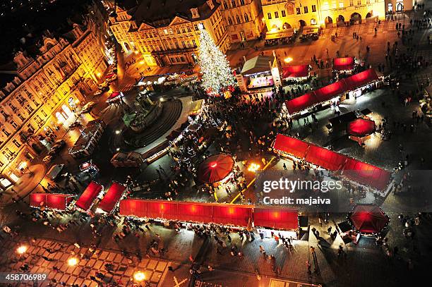 prague christmas market - prague christmas market old town stockfoto's en -beelden