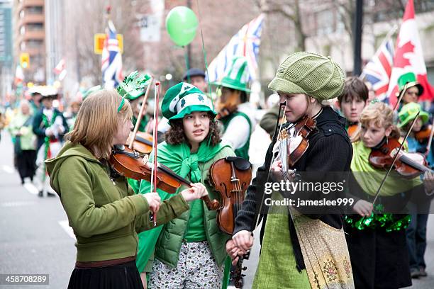 saint patrick's day gathering - saint patricks day parade stock pictures, royalty-free photos & images