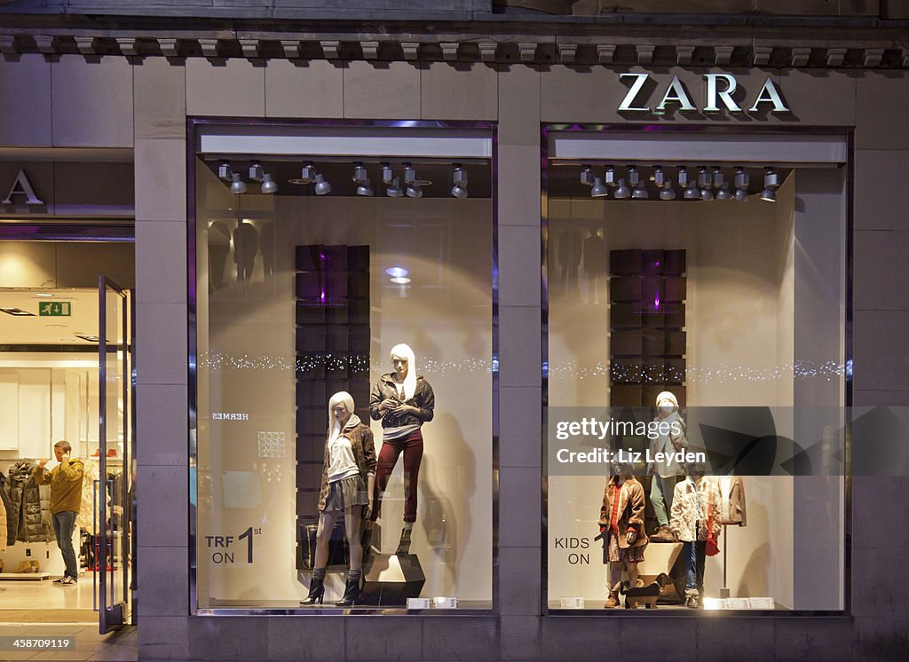 Entrada y escaparate, Zara, Glasgow, Escocia