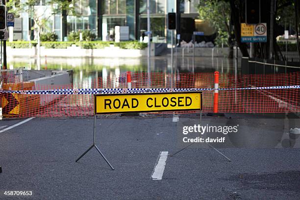 road closed sign - queensland floods stockfoto's en -beelden