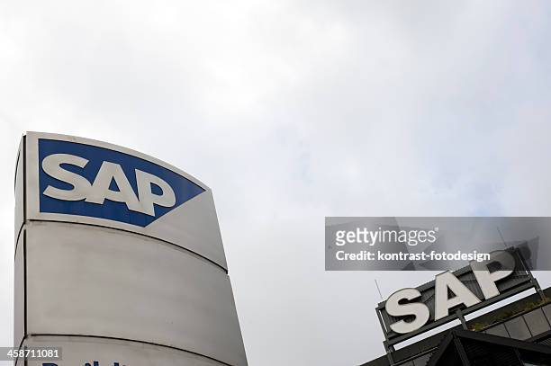 logotipo de sap, walldorf. - waldorf fotografías e imágenes de stock