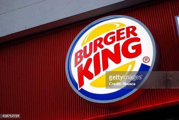 señal de burger king en liverpool - burger king fotografías e imágenes de stock