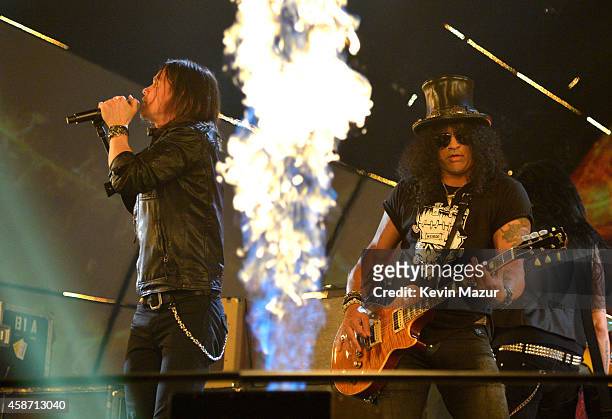 Myles Kennedy and Slash perform at the MTV EMA's 2014 at The Hydro on November 9, 2014 in Glasgow, Scotland.