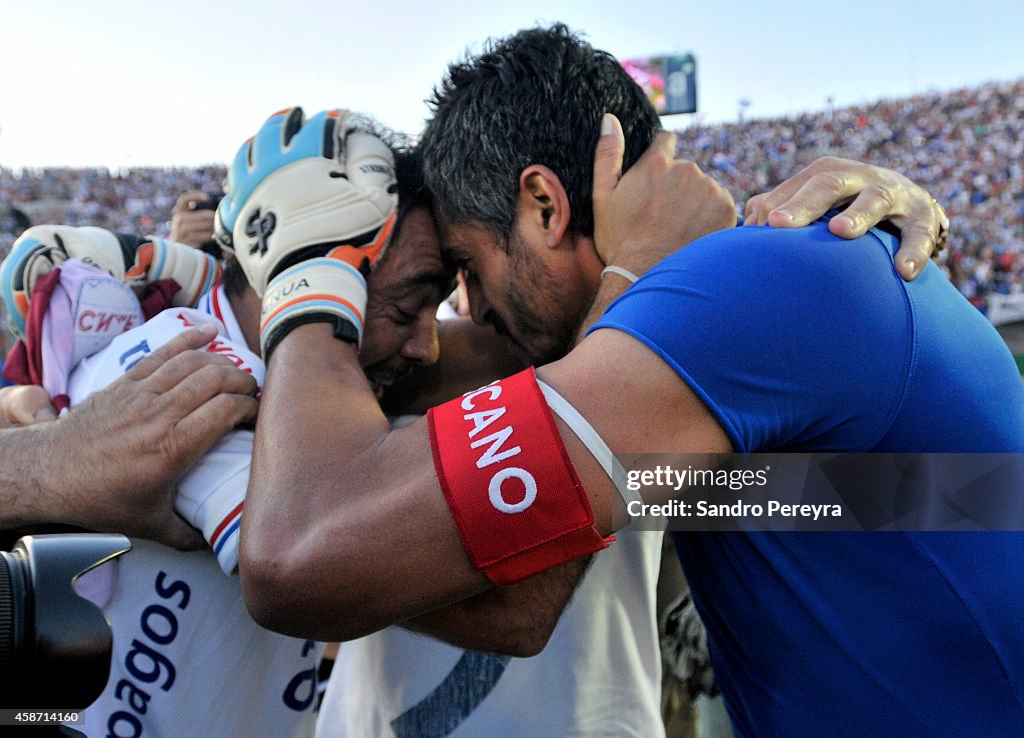 Nacional v Peñarol - Campeonato Apertura 2014