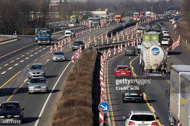 cantiere di costruzione su autostrada tedesca - autobahn foto e immagini stock