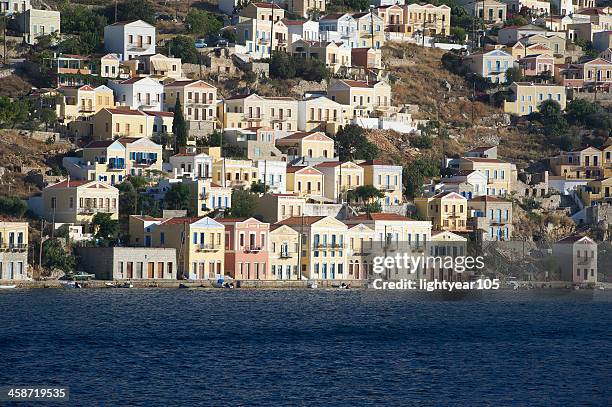 casas na ilha grega symi island - dodecanese islands - fotografias e filmes do acervo