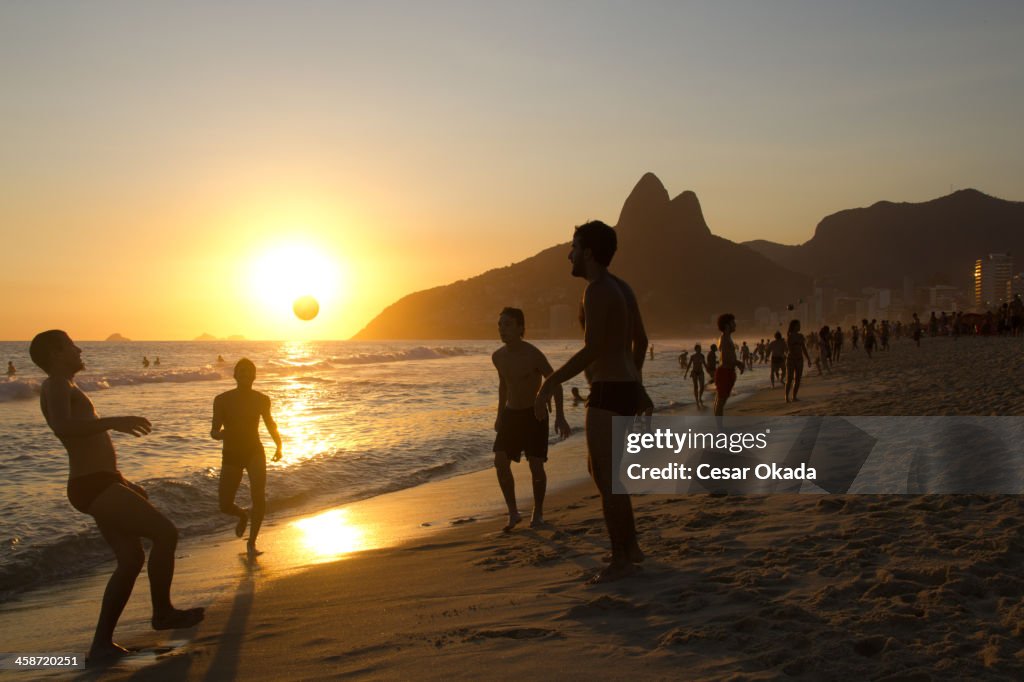 De fútbol playa de Ipanema atardecer