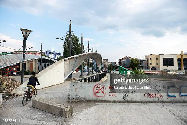 divided city of mitrovice in kosovo - mitrovica stockfoto's en -beelden