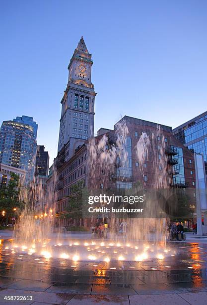 dwntown fuente al atardecer de la ciudad de boston - buzbuzzer fotografías e imágenes de stock