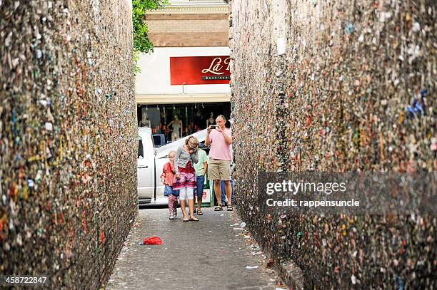 bubblegum alley - san luis obispo californië stockfoto's en -beelden