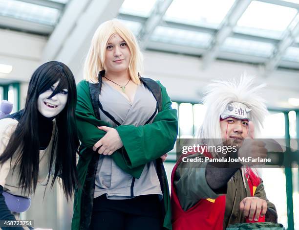 cosplayers dressed as orochimaru, tsunade and jiraiya from naruto shipuden - cosplay stockfoto's en -beelden