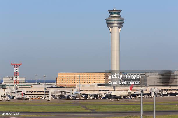 aeroporto internazionale di tokyo in giappone - tokyo international airport foto e immagini stock