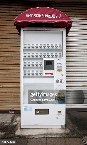 Defunct Machine Healthy And Vending Machine Photos and Premium High Res Pictures ...