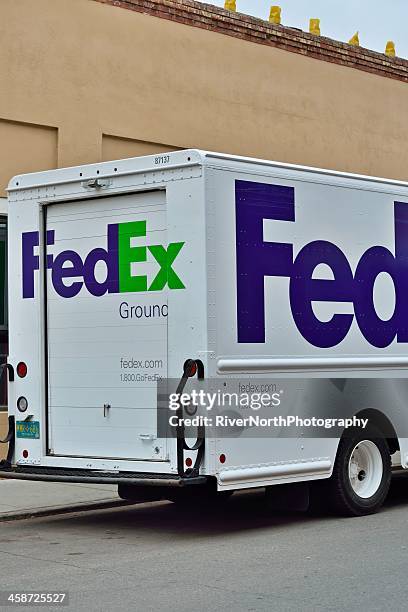 fedex - fedex truck fotografías e imágenes de stock