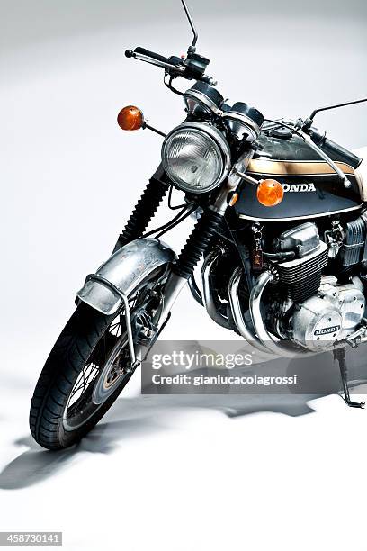 honda cb 750 four front view in studio shoot - 4 wheel motorbike stock pictures, royalty-free photos & images