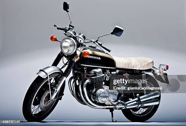 honda cb 750 quatre moto vintage photo en studio - classic motorbikes photos et images de collection