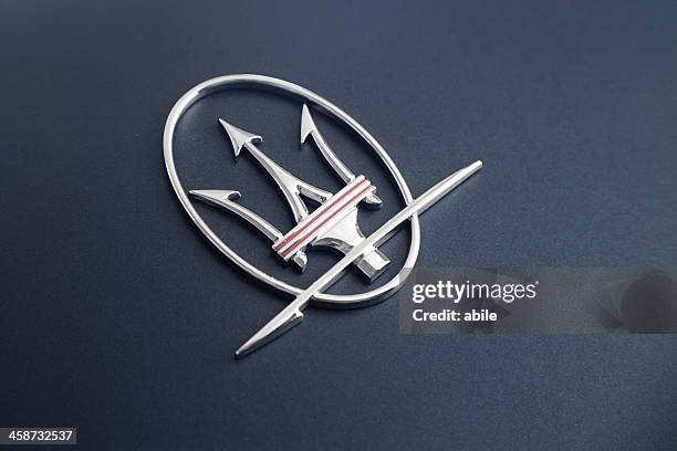 maserati emblem - maserati stock-fotos und bilder