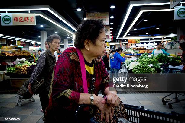 Look Fu 108 Lok Fu Estate Stock Photos, High-Res Pictures, and Images - Getty ...