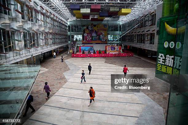 Look Fu 108 Lok Fu Estate Stock Photos, High-Res Pictures, and Images - Getty ...