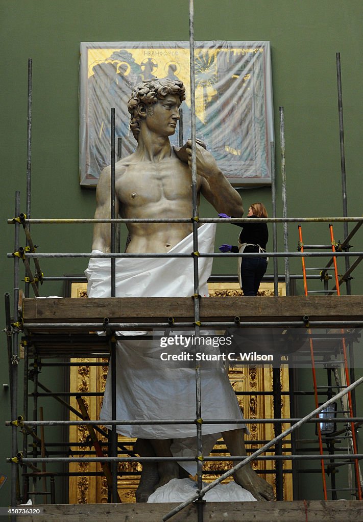 Michelangelo's David is Unveiled At The Victoria And Albert Museum