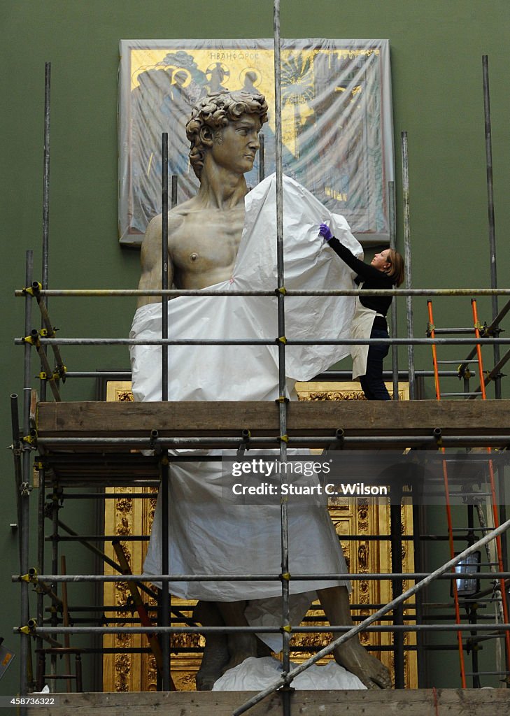 Michelangelo's David is Unveiled At The Victoria And Albert Museum