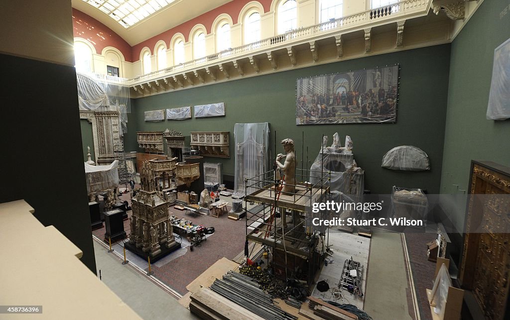 Michelangelo's David is Unveiled At The Victoria And Albert Museum