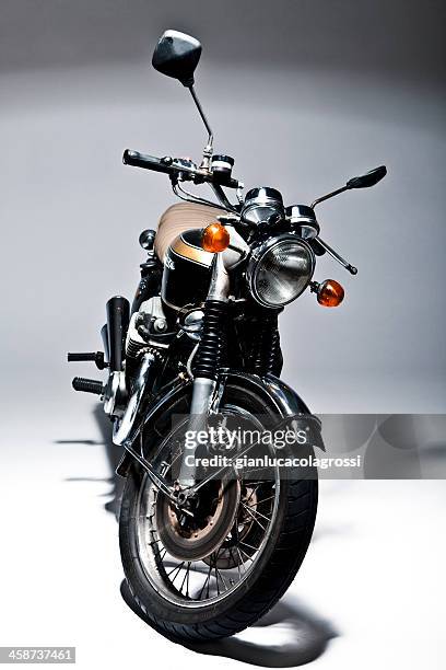 honda cb 750 quatre moto vintage photo en studio - classic motorbikes photos et images de collection