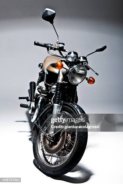 honda cb 750 four vintage motorcycle in studio shoot - 4 wheel motorbike stock pictures, royalty-free photos & images