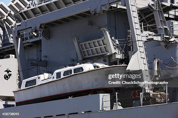 schlachtschiff uss iowa navy boat deck - schiffs steuer stock-fotos und bilder
