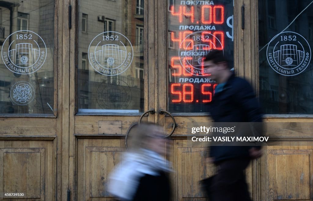 RUSSIA-ECONOMY-FOREX-RUBLE