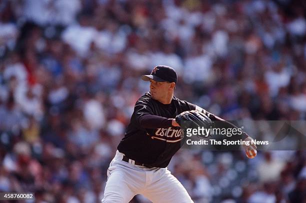 Billy Wagner of the Houston Astros pitches against the San Diego Padres on April 23, 2000 in San Diego, California.