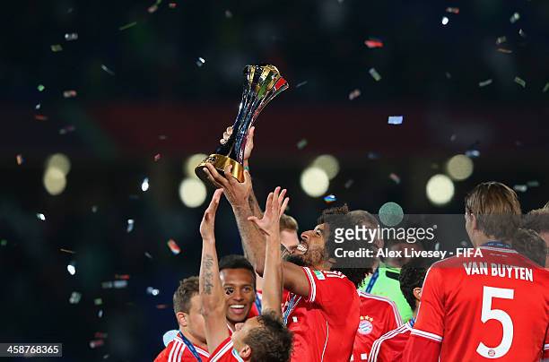 Dante of FC Bayern Munchen lifts the FIFA Club World Cup after victory in the FIFA Club World Cup Final between FC Bayern Munchen and Raja Casablanca...