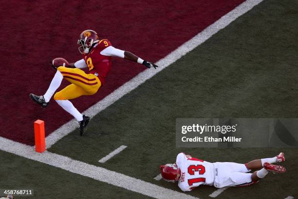 Marqise Lee of the USC Trojans gets into the end zone for a touchdown ahead of Derron Smith of the Fresno State Bulldogs during the Royal Purple Las...