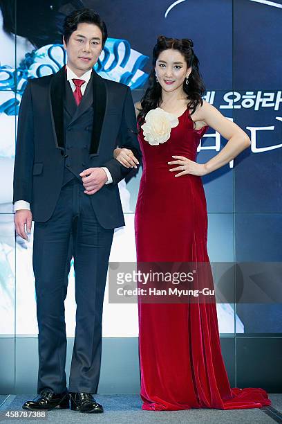 Actors Kim Pub-Lae and Bada attend the press conference for musical "Gone With The Wind" on November 10, 2014 in Seoul, South Korea. The musical will...