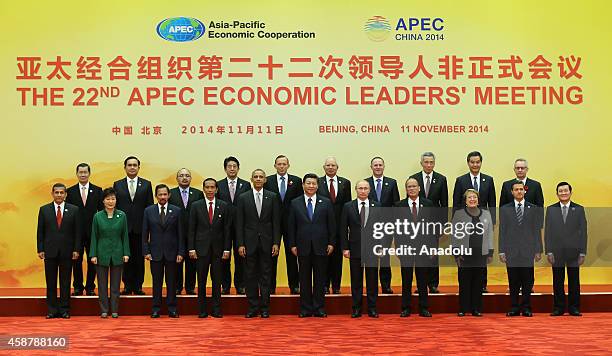 Vincent Siew, honorary chairman of Taiwan-based Cross-Straits Common Market Foundation, Thai Prime Minister Prayuth Chan-ocha, Papua New Guinea's...