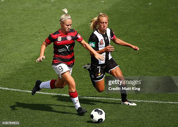 Jenna Kingsley of the Wanderers competes with Gema Simon of the Jets during the round six A-League match between the Western Sydney Wanderers and the...