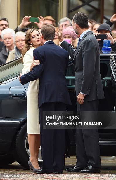 Spain's King Felipe VI and his wife Spanish Queen Letizia are welcomed by Grand Duke Henri of Luxembourg during an official welcoming ceremony at the...