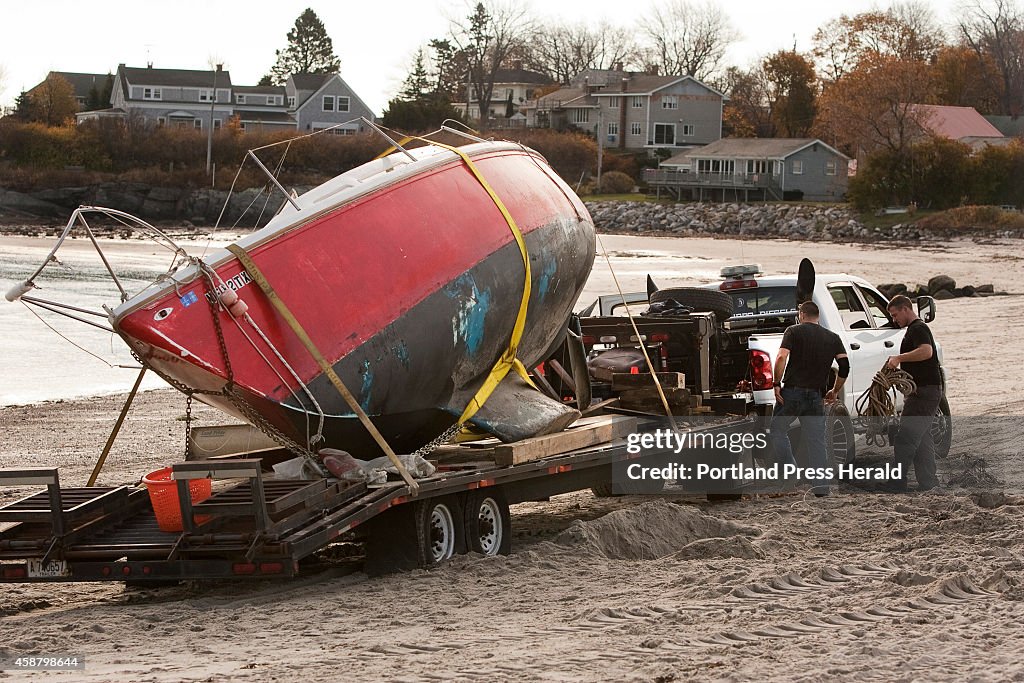 Salvage beached sailboat