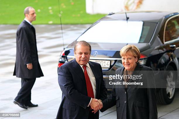 Nawaz Sharif, Pakistan's prime minister, center, poses for a photograph with Angela Merkel, Germany's chancellor, ahead of a news conference at the...