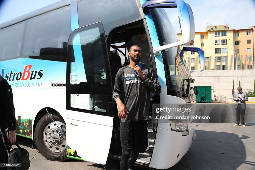 Minnesota Timberwolves arrive at Arena Ciudad de México