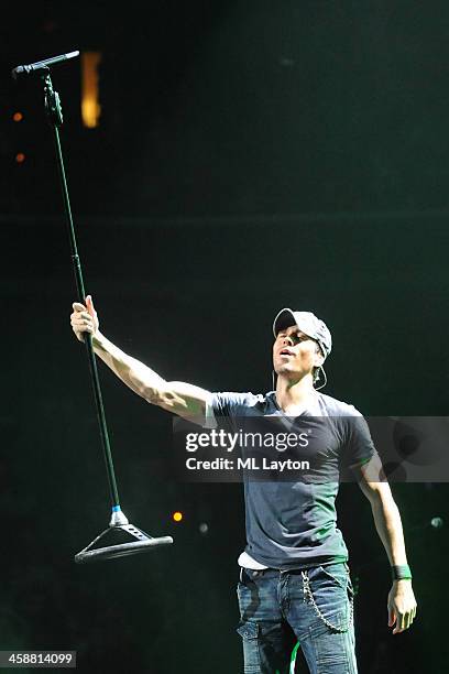 Enrique Iglesias performs at Hot 99.5's Jingle Ball 2013 at Verizon Center on December 16, 2013 in Washington, DC.