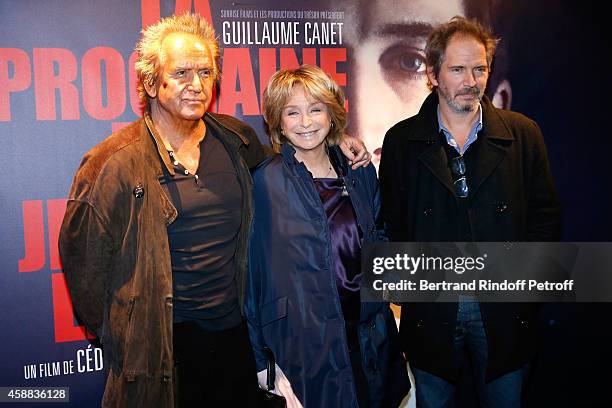 Director Daniele Thompson standing between her husband, producer Albert Koski and her son actor Christopher Thompson attend the 'La prochaine fois,...