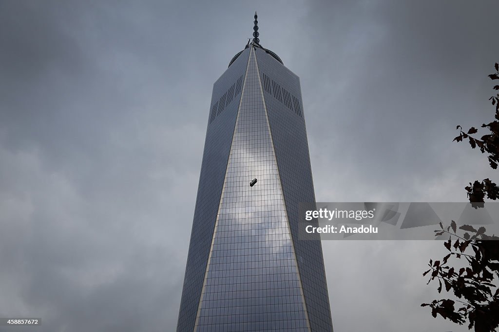 Window washers trapped 68 floors up at One World Trade Center