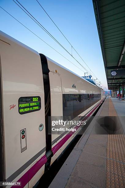 intérieur de train à grande vitesse ave, málaga, espagne - alta velocidad espanola photos et images de collection