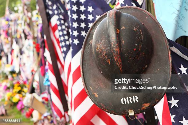 yarnell 19 firefighter memorial hardhat - prescott bildbanksfoton och bilder