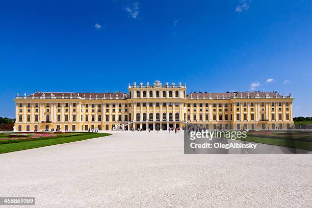 schonbrunn palace, vienna. - schonbrunn palace stock pictures, royalty-free photos & images
