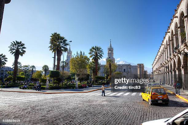 arequipa kathedrale in der town square plaza de armas - arequipa peru stock-fotos und bilder