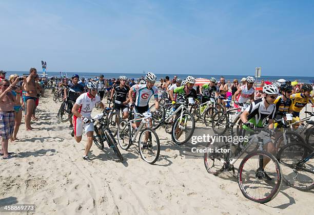 mountain bike challenge - amateur sport stock pictures, royalty-free photos & images