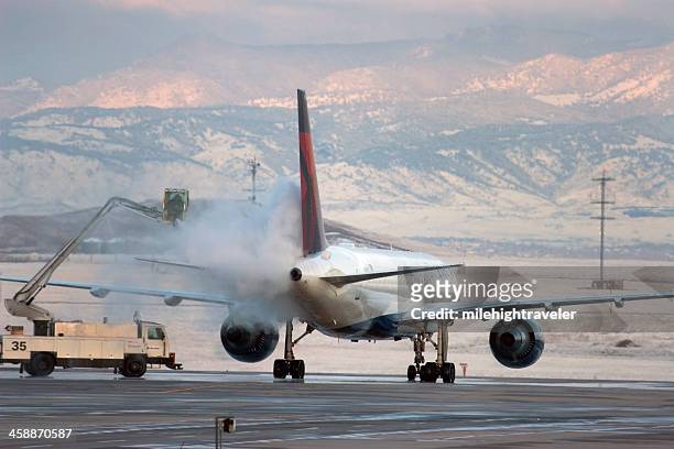 deicing airplane during winter denver colorado - denver airport stock pictures, royalty-free photos & images