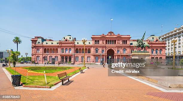 casa rosada on plaza de mayo in buenos aires, argentina - casa rosada stock pictures, royalty-free photos & images